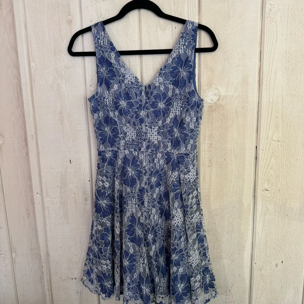 BB Dakota Size 2 V-Neck Blue Lace Dress - Picture 7 of 11